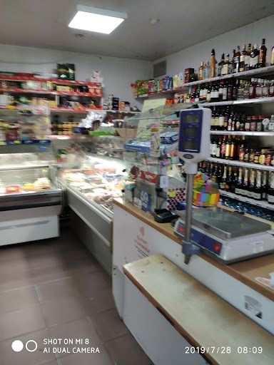 Maisto prekiu parduotuve “Pasakos”