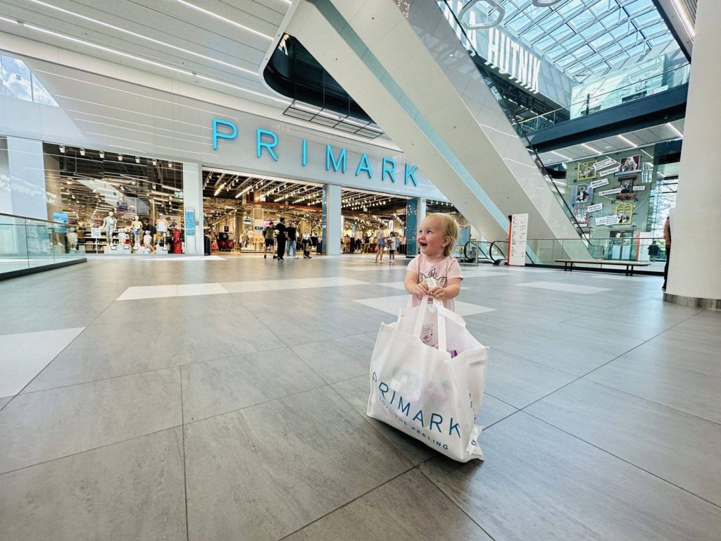 Geriausi prekybos centrai Akademijoje – top pasirinkimai 2025